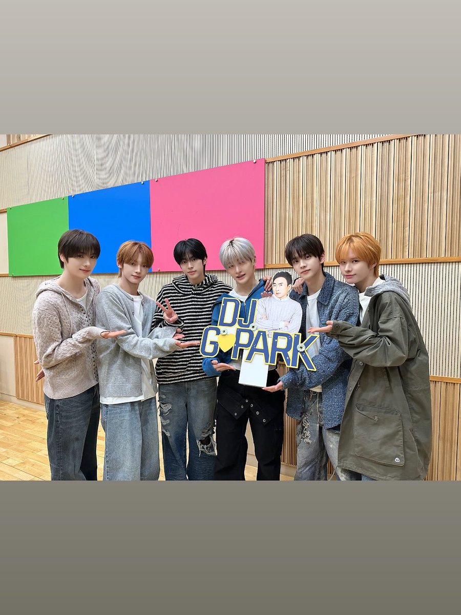 chop282's tweet photo. 251030 박명수의 라디오쇼 인스타그램 #투어스

[#라디오쇼]

#투어스 비하인드🎥

1️⃣ #OVERDRIVE 챌린지 선공개 (with. 쥐팍)
2️⃣ 내가 니 애비다 = 아임 유어 파더
3️⃣ 다정한 아부지 모먼트 포착📸

#박명수의라디오쇼 #박명수 #GPARK https://t.co/hQ8wQYGzfL