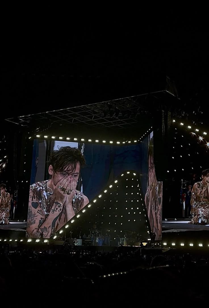 suefroog's tweet image. bring my pop princess back