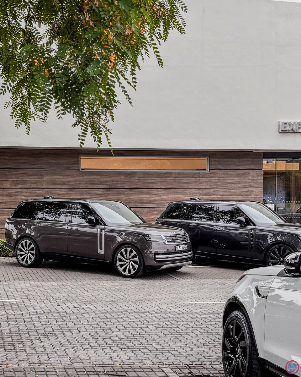 Not shaken. Definitely stirred. 🍸 Double Range Rover SVs, 23-inch presence
#JLRExperience