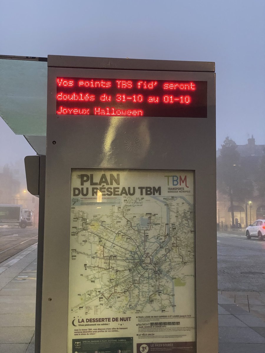 roms081's tweet photo. Coucou @info_tbm , n’y aurait-il pas comme une erreur sur ce message 🤨 (31-10 au 01-11 plutôt)… Á moins que la machine à remontée le temps arrive sur le réseau ? 🫣 https://t.co/Iugw27U7Jy