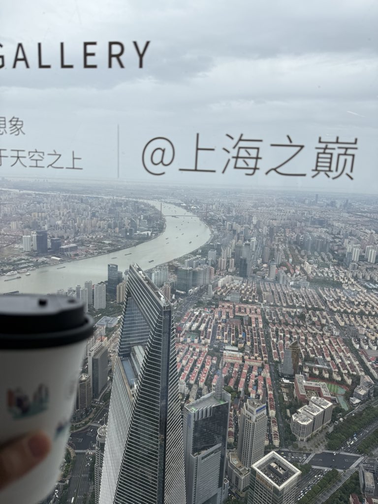 SuperLizLi's tweet photo. 出差遇到十年没见的旧友也是很美好的巧合！我们都变成了更好的大人，真棒！ https://t.co/jR2ZLkmFfk