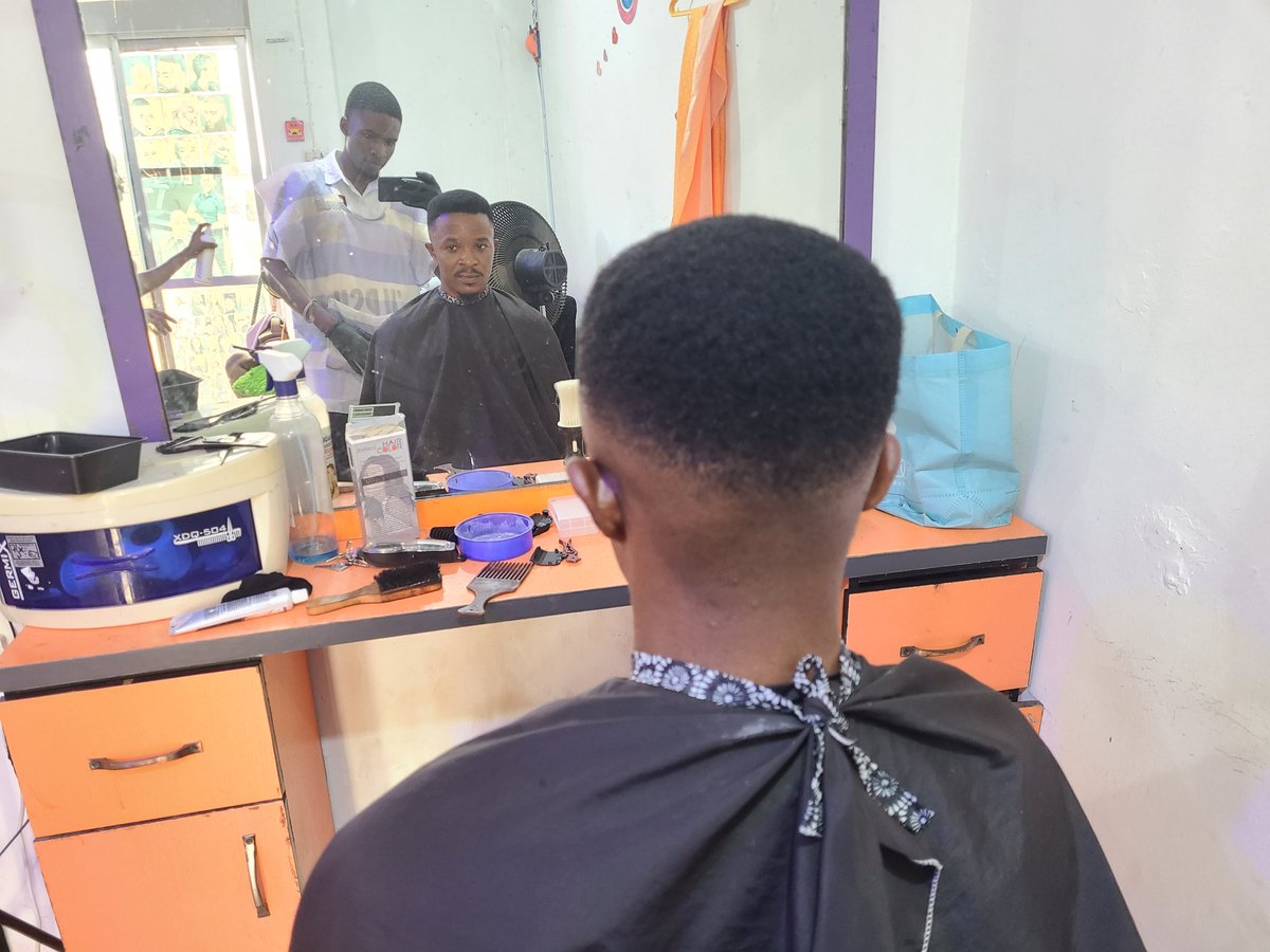Kola_Emmanuel01's tweet photo. GM 🌹
#UnisexSalon #SalonVibes #HairTransformation
#GenderNeutralBeauty #HairCare
#FreshCut #BeautyForAll
#ModernSalon #HairCare
#StyleForEveryone https://t.co/SQ97qLBrmN