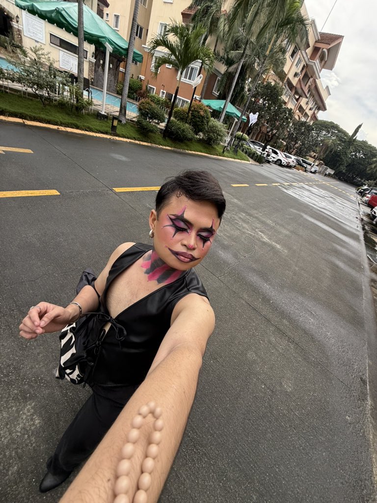 zakiontop's tweet photo. SHUTA DI NA AKO MAKILALA NG FACE ID KO DI KO MABUKSAN FB IG MSGR 😭 https://t.co/suIj9k3lgj