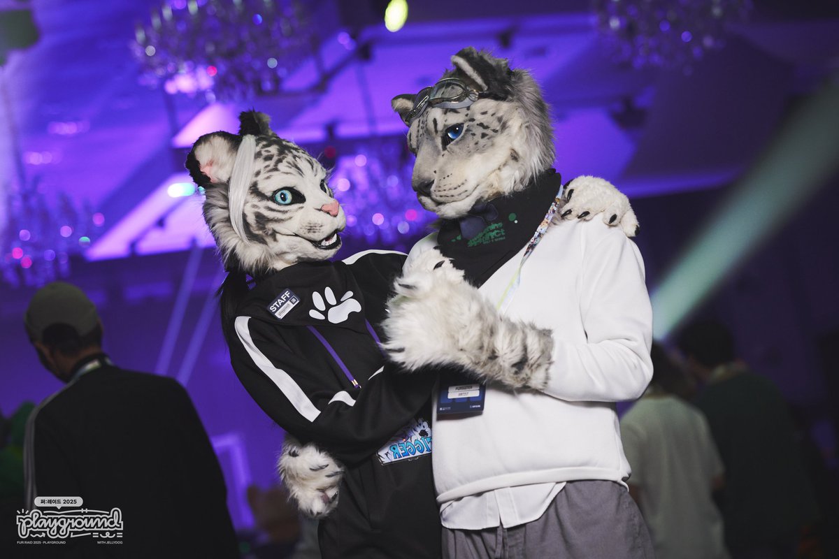 📷 : <a href="/_f0x15/">산여우 AcidF0x</a>
#Furraid #퍼레이드