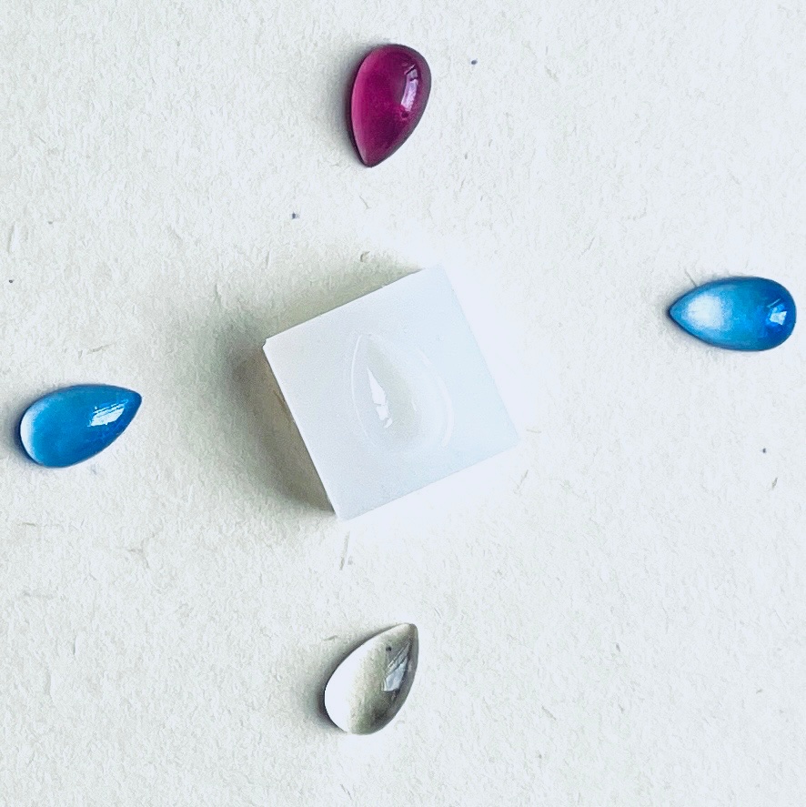 factorhythm's tweet image. 新作モールドのサンプルを製作いたしました

ティアドロップ（雫）片面パーツが製作できるモールドです
小粒サイズとなっており10mmとなります
鏡面化済み！

以下にて販売予定となっております
minne
minne.com/@factorhythm

Creema
creema.jp/c/factorhythm/…

メルカリShops…