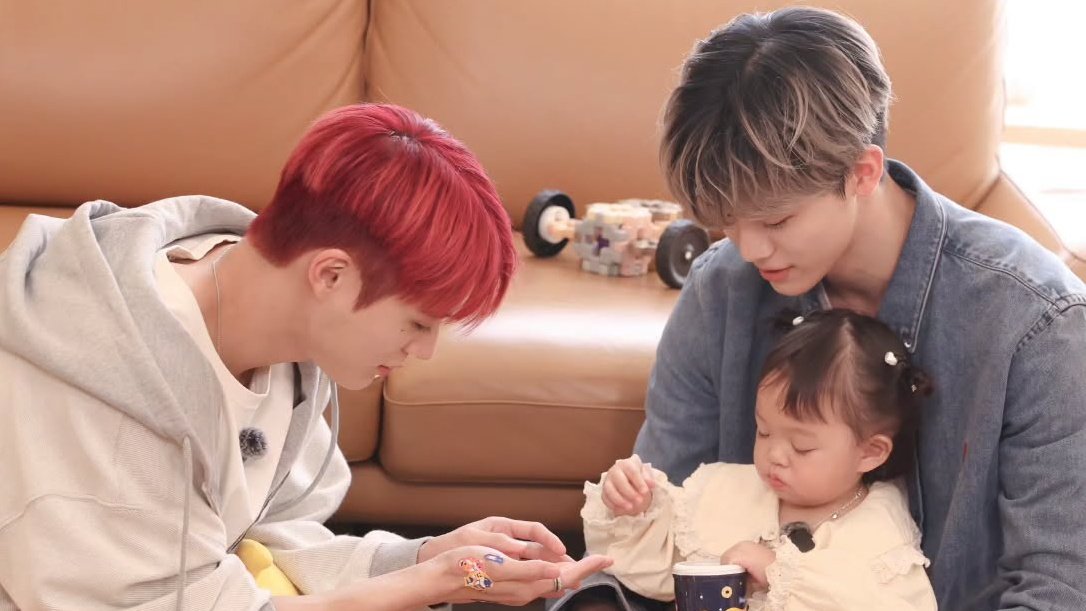 Waktu cepat berlalu ya, ngikutin dari Nana masih gadis sampe nikah sama Jen, terus sekarang udah punya anak 😭🥺