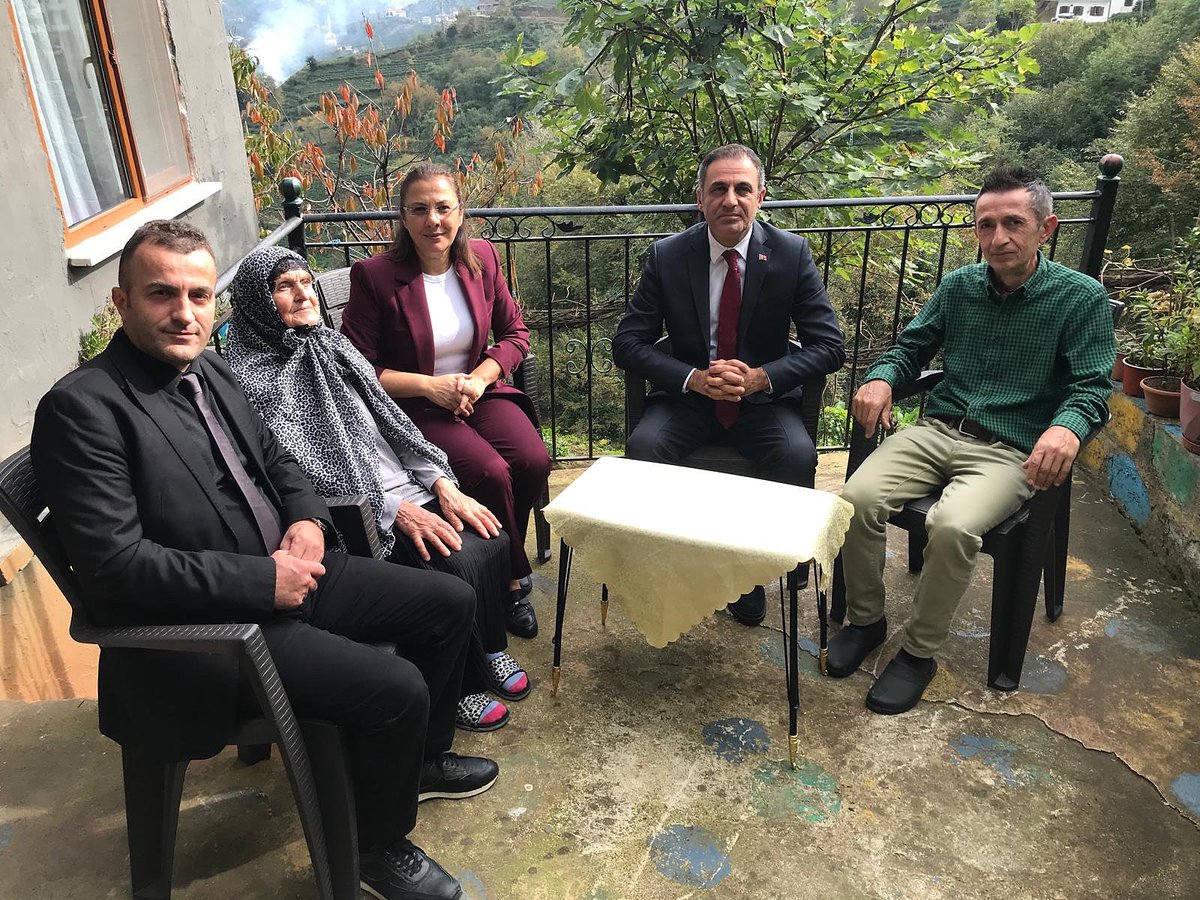 RizeSGK's tweet photo. Cumhuriyetimizin Kuruluşunun 102. Yıldönümü kutlamaları kapsamında Şehit yakını  aileleri mize Kurumumuz olarak hane ziyareti nde bulunduk. https://t.co/ePtiMoGUZm