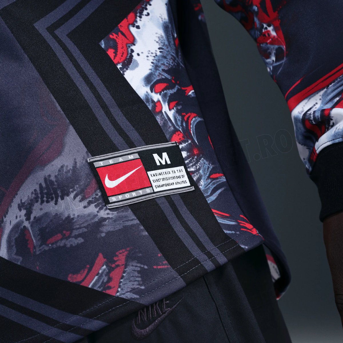 footballshirt's tweet photo. Leaked images have revealed a Nike goalkeeper-style shirt designed for England, reportedly connected to the brand's 2026 World Cup range.

Read more: https://t.co/upfDRuH8YU

#England | Soccer Jersey | Football Shirt Culture | Camiseta de Futbol

*The images originate from Sneaker Market RO.