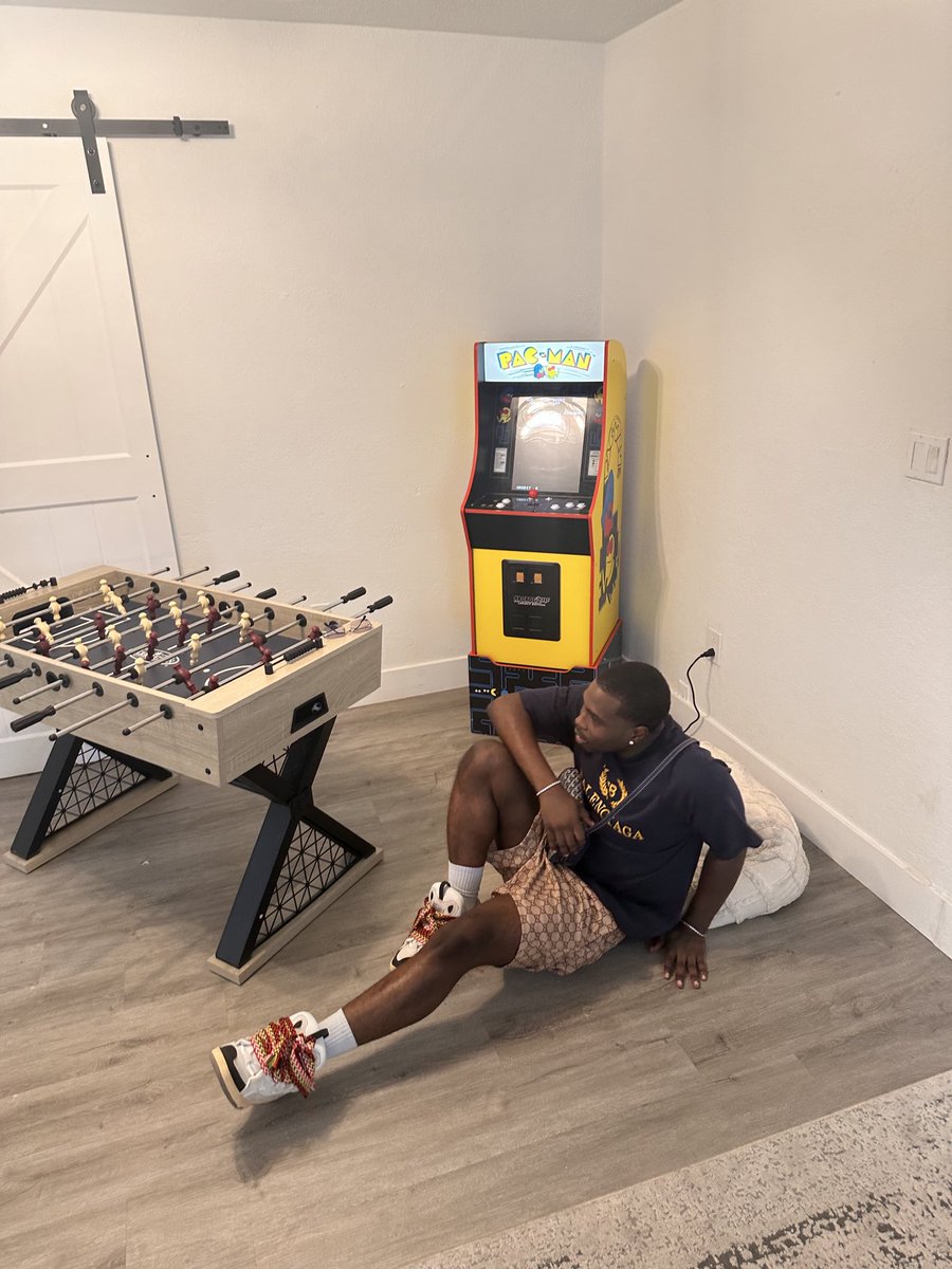 vaqSpams's tweet image. My life since I left 🇳🇬