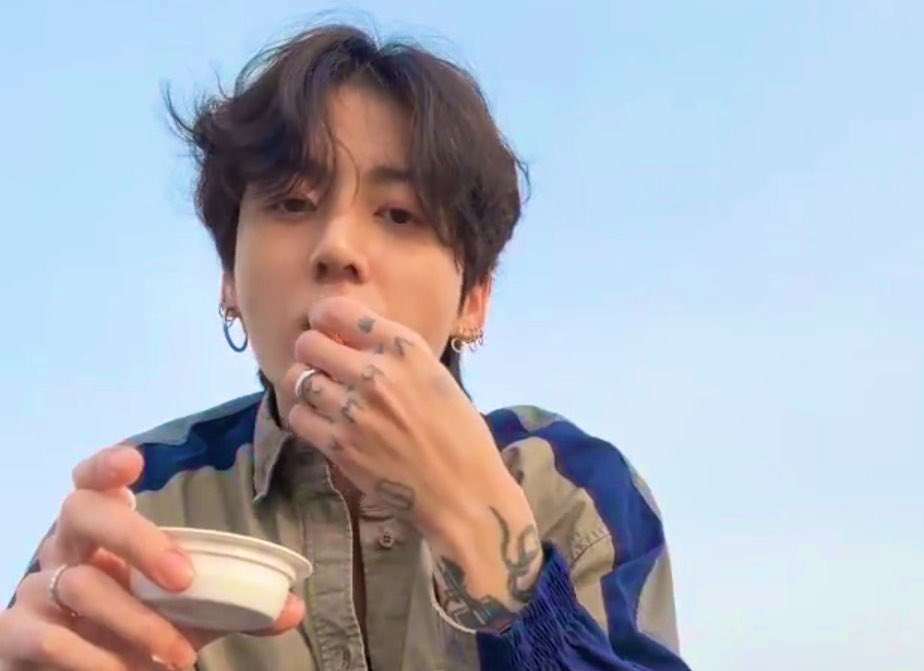 jungkookpicx's tweet photo. jungkook, my pookie. https://t.co/TnrzAkR8iH