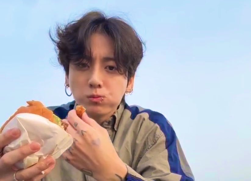jungkookpicx's tweet photo. jungkook, my pookie. https://t.co/TnrzAkR8iH