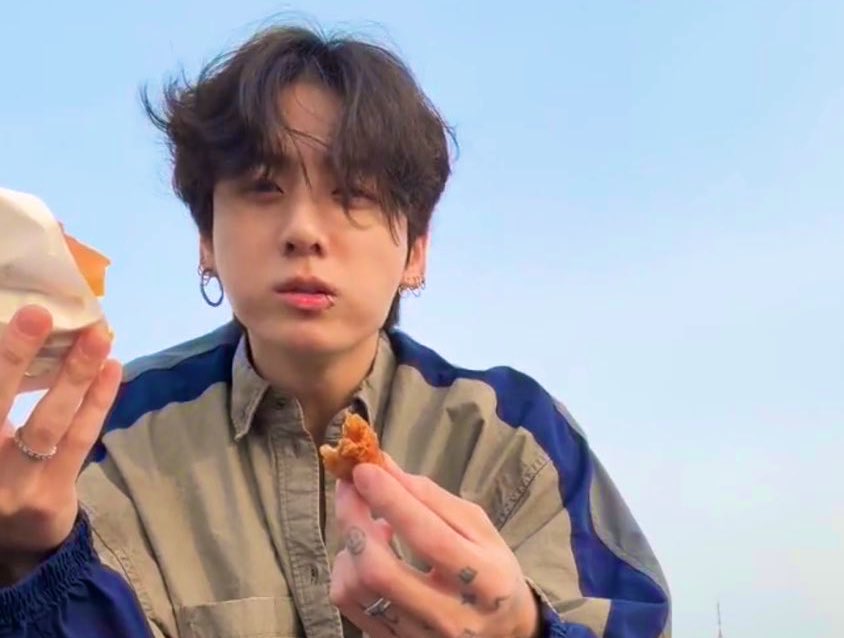 jungkookpicx's tweet photo. jungkook, my pookie. https://t.co/TnrzAkR8iH