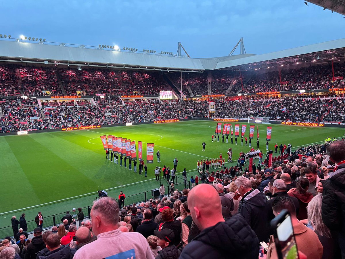 🚨 GIVEAWAY 🚨 

Wil jij last-minute naar PSV - Fortuna op ere zuid?! Dat kan nog. 

#like deze post
#Retweet deze post
#Volg <a href="/psvinside/">PSV Inside</a> 

Winnaar wordt vanavond al bekend gemaakt! 💪🏼 🍀 

#PSV #PSVfor