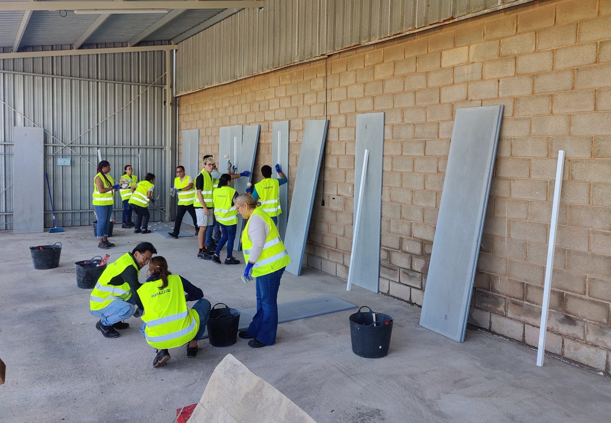 Proalso's tweet image. Curso de capacitación para la instalación de revestimientos innovadores con baldosas y láminas cerámicas. Desde el 20 y hasta el 6 de noviembre impartiendo este curso organizado por @CruzRojaCS  para 15 alumnos seleccionados entre3 más de 200 solicitudes en instalaciones Marazzi.