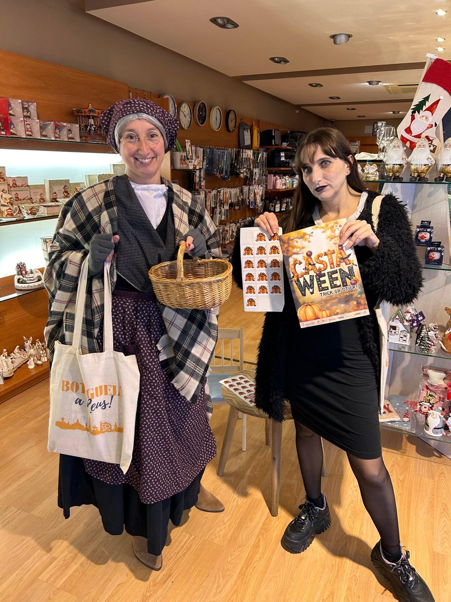 Fes la ruta CastaWeen als associats de la Unió de Botiguers de Reus. Avui i divendres, t'esperen una dotzena d'associats amb una enganxines exclusiva. Els 50 primers tenen premi. 
#CastaWeen #Halloween2025 #castanyada #uniodebotiguersdereus #ubr #tradicions #comerçdeproximitat