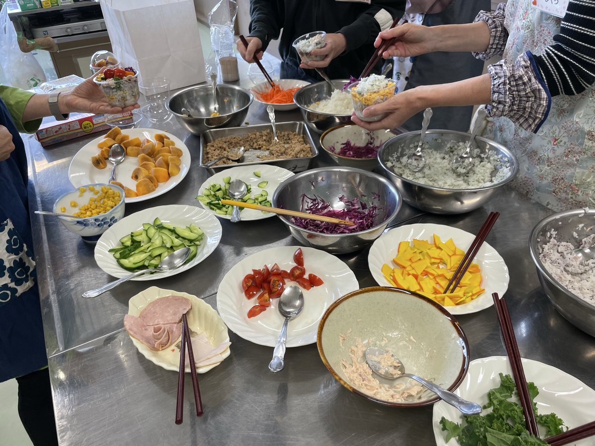 mim404_'s tweet photo. ライスパフェ具沢山で美味しかった😆
見守りスタッフさん達が1時間以上子どもと別室で遊んでくれたのでリフレッシュできた🌱
お土産のお野菜も貰えて200円で良いのでしょうか🥹 https://t.co/tATBpRgFVj