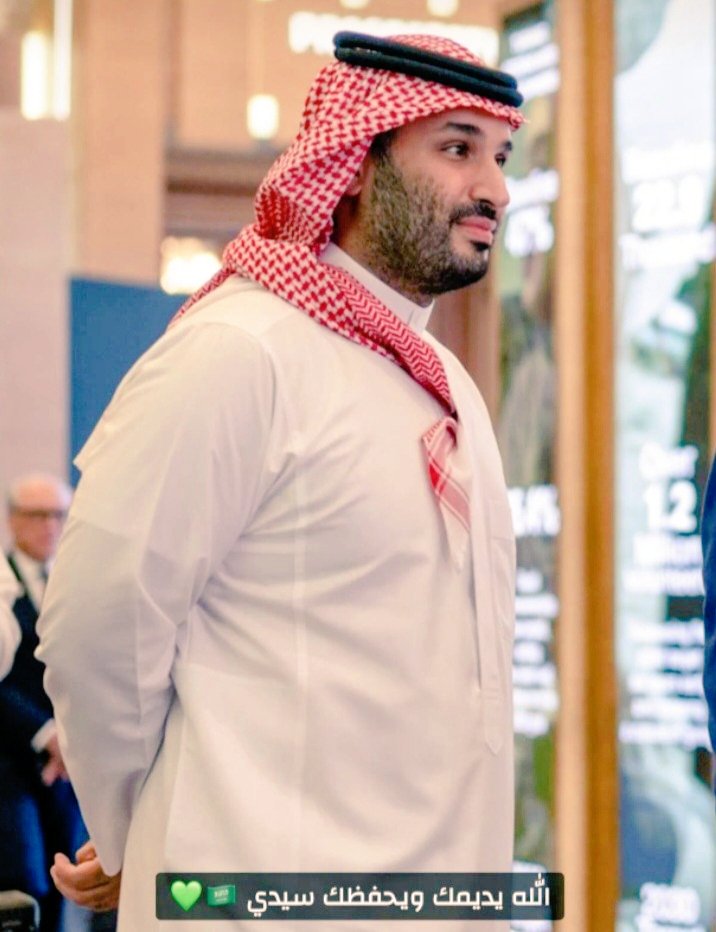 الرئيس الروسي بوتين معجب جداً في شخصية  #ولي_العهد_الأمير_محمد_بن_سلمان يقول انه حازم واذا استهنت به سترى رداً قاسياً ، وريتشارد أتياس يقول اني معجب به وانه شديد الذكاء، وصحيفة CSM الامريكيه تقول #محمد_بن_سلمان تجاهل زعماء الغرب فجاؤوه خاضعين.