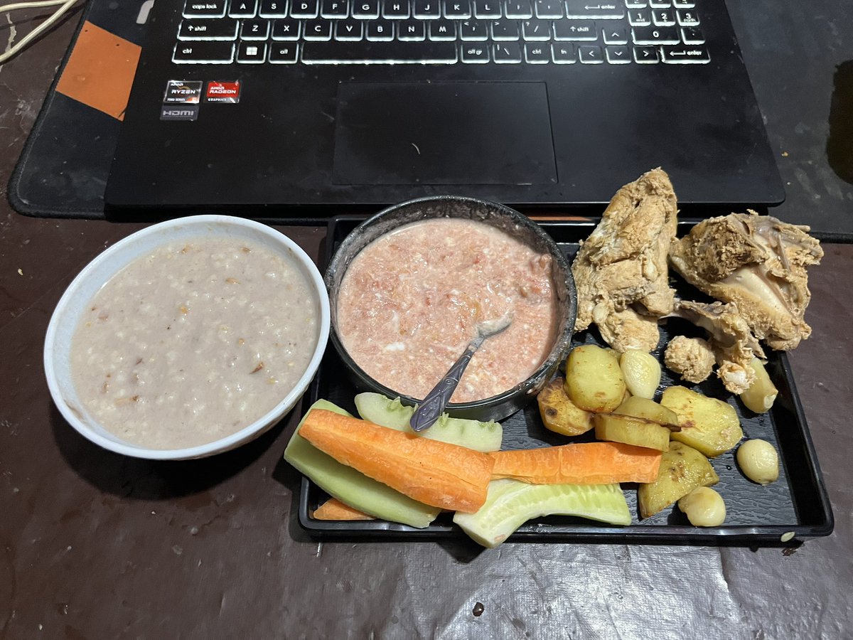 Thanks to almighty 🫶 for the food.

Today's lunch 🍽️ 

- Chicken breast🐔  
- Oats 🥣 
- Cucumber 🥒 
-Potato (50 grams)
- Carrots 🥕 
- homemade 🍅 sauce 

30 October 2025 

#AnimalBased #Diet #Bodybuilding #Lean #breakfast #carnivore #CarnivoreDiet