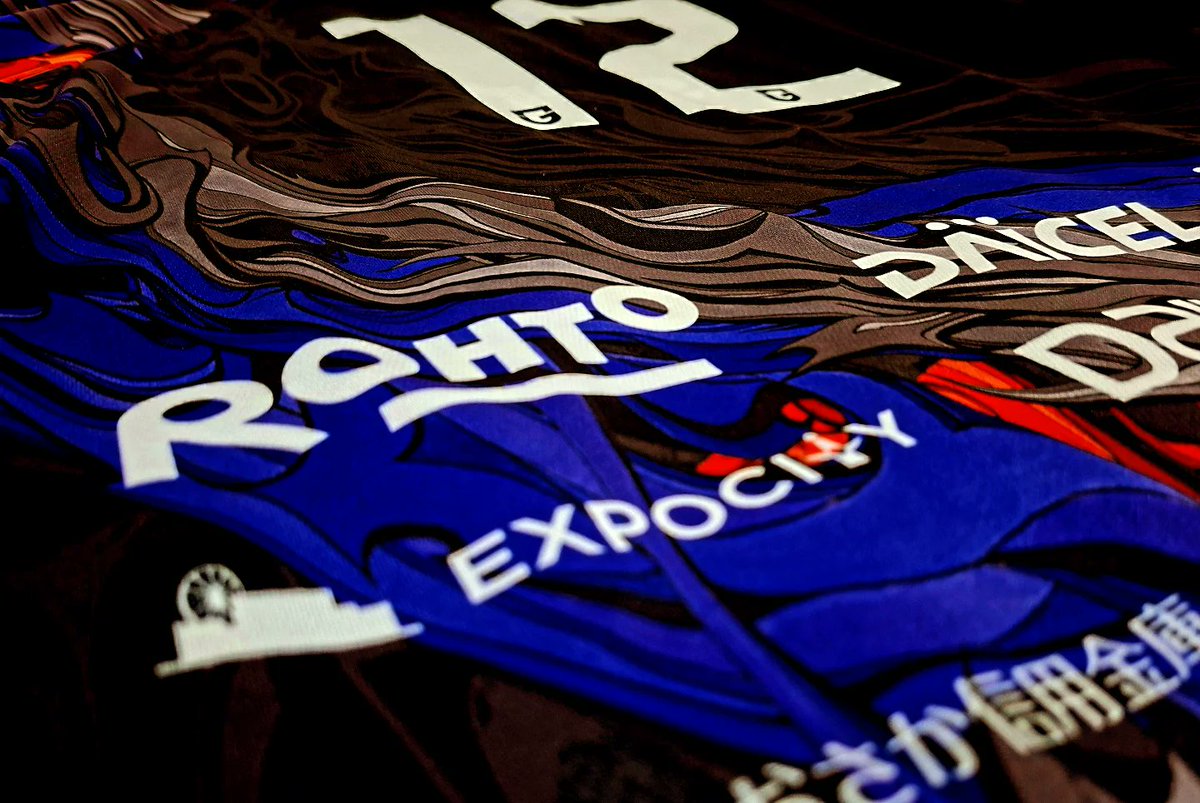 私はガンバ大阪のEXPO記念ユニフォームを何枚か持っていますが、去年の