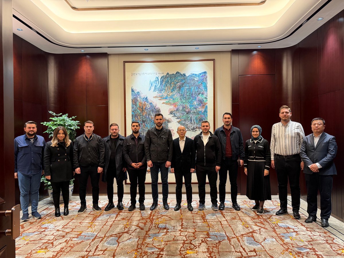 AK Parti Genel Merkez Gençlik Kolları heyeti olarak, Çin Komünist Partisi Dış İlişkiler Bakanlığı Batı Asya ve Kuzey Afrika Genel Müdürü Sayın Jiao Zhixin’i ziyaret ettik. 🇹🇷🤝🇨🇳

Görüşmemizde Türkiye–Çin ilişkilerinde gençliğin rolünü, bölgesel gelişmeleri ve iki ülke arasında