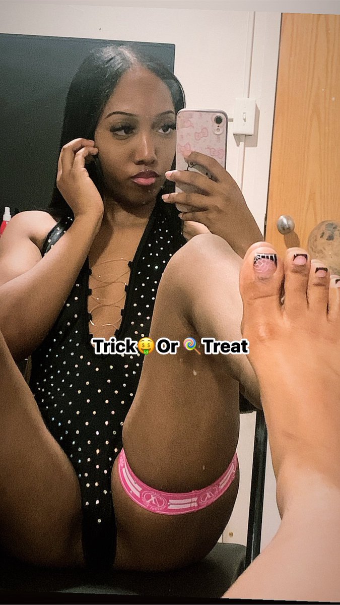 _Ryabae's tweet photo. Im So Ready For Freak-O-Ween🤣👻
#toes #footfetısh #buyingcontent https://t.co/5QF7oFNqqM