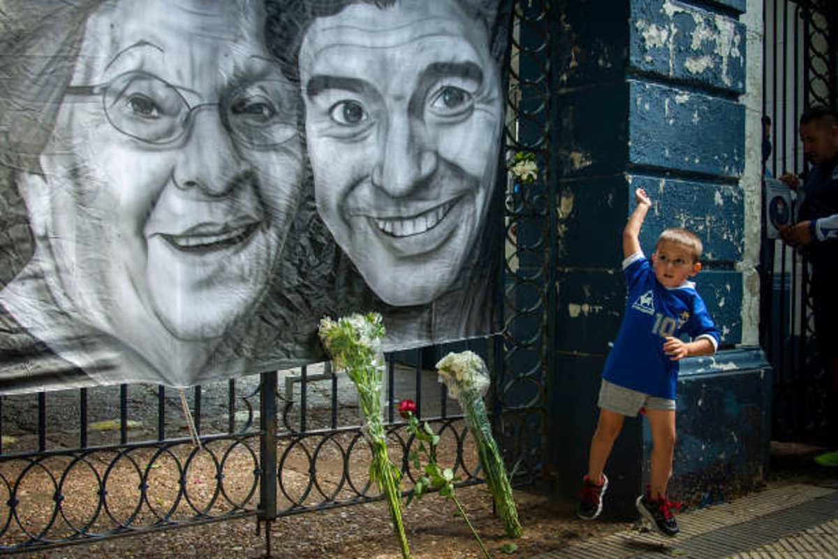 Diego10Querido's tweet image. "Diego sabía, en vida, que viviría después de la muerte y eso es demente y es inimaginable e incompatible con lo que entendemos como cotidiano".  
Mariana Enriquez, entrevistada por @rparrottino para Tiempo Argentino.