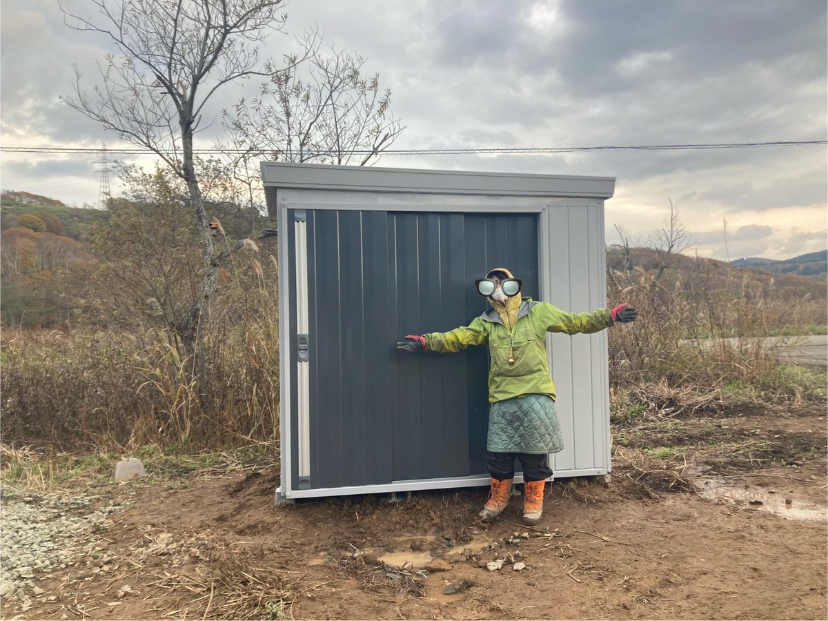 Tj2LDwANi1t1hmU's tweet image. 車中泊避難生活日記⛺️🚗

おかげさまで 物置設置🙌🙌🙌
よかったぁぁぁ😭
業者さんは臭かったけど4人で手早くやってくれて 私たちは風上に避難👍
また明日からしばらくは雨&amp;amp;雪⛄️
ナイスタイミング！
物置は少し臭いので エミナ&amp;amp;水拭きして 夫が大丈夫になるまで換気💪

 #香害と農薬からの避難
 #MCS