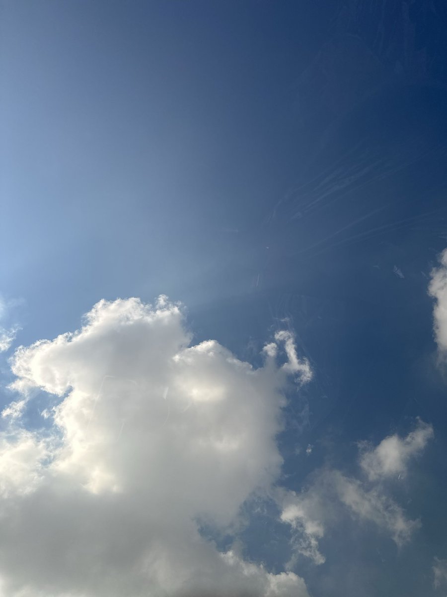 Ra7eel_89's tweet photo. على مشارف نهاية اكتوبر السعيد دائماً وابداً 🫶⛅️☁️ https://t.co/UhpXnShggA