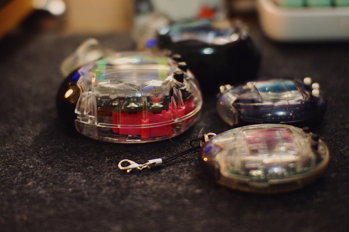 bunsoootchi's tweet photo. Reshelled my tamagotchi paradises (blue &amp; purple) to match Osutchi and Mesutchi. ❤️

Paradise printable faceplates link in bio 🔗 https://t.co/cFCYCSus11