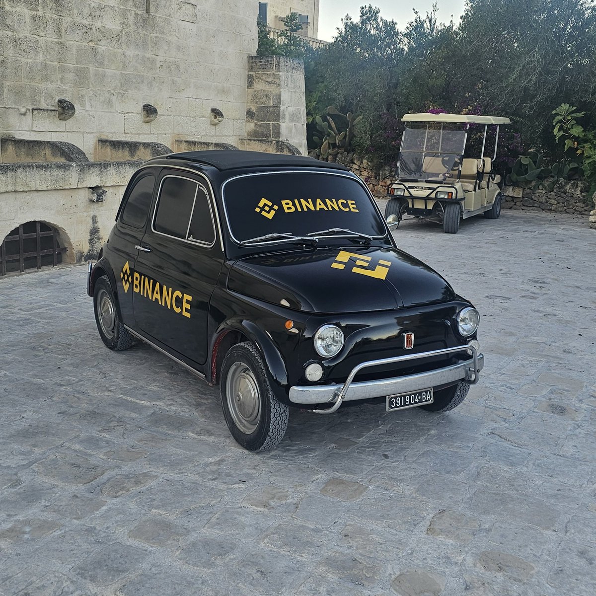CoinsParadigm's tweet photo. #InsideBinanceVIP Amazing experience from Binance, making the first VIP retreat in Europe.  All inclusive invitations, awesome place and people. Thank you Binance https://t.co/6fgkhvxjPL