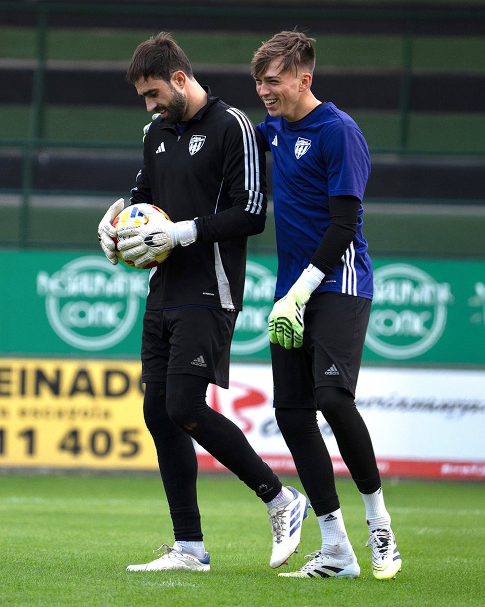 SestaoRC's tweet photo. 🧤 Nuestros txopos.

#GoazenRiver https://t.co/5i9KzR5unn
