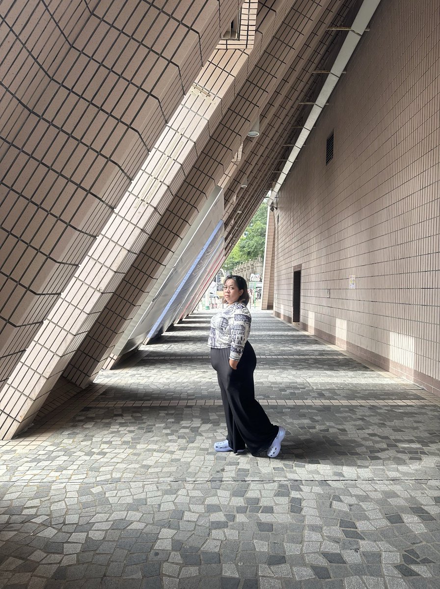 mitzi_fern's tweet photo. 🇭🇰 Angles, attitude, and a little bit of wanderlust 💫

#mitzitrvls #CityAesthetic #TravelWithStyle 
#TravelDiaries #WanderlustSoul #UrbanEscape #VisualJourney https://t.co/QdpF1ehciO