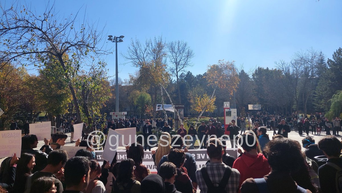 30 Ekim 2025 | Ankara, Hacettepe Üniversitesi Beytepe Kampüsü

Hacettepeliler, 27 Ekim'de yaşanan faşist saldırıya karşı basın açıklaması yaptı!