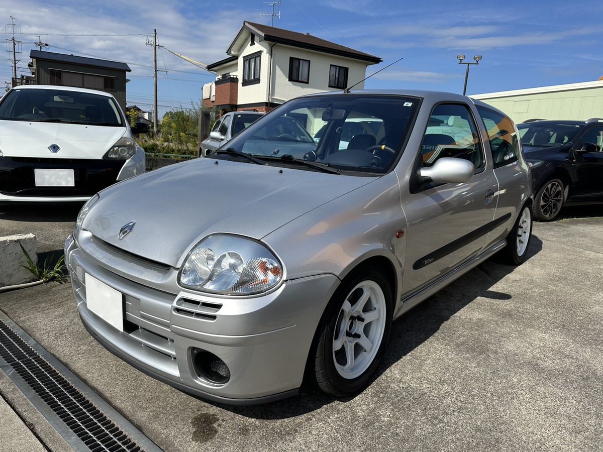 la_gordini's tweet photo. ルノー クリオRS🇫🇷
エンジン不調修理&当社オリジナルオフセットシフトノブ取り付け&シフトリンク交換...etc!!💃
クリオ2は電気系統のトラブルが多いんです😖
あそこ治して次はココ〜と、、
でもそれがまた愛着湧いて可愛くなるんですよね〜
#Renault
#cliors
#clio2 https://t.co/ylzzScPIbQ