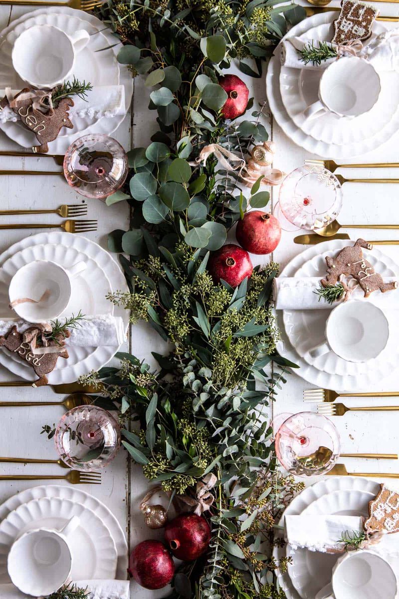 30+ Absolutely stunning ideas for Christmas table decorations onekindesign.com/2016/12/16/chr…
