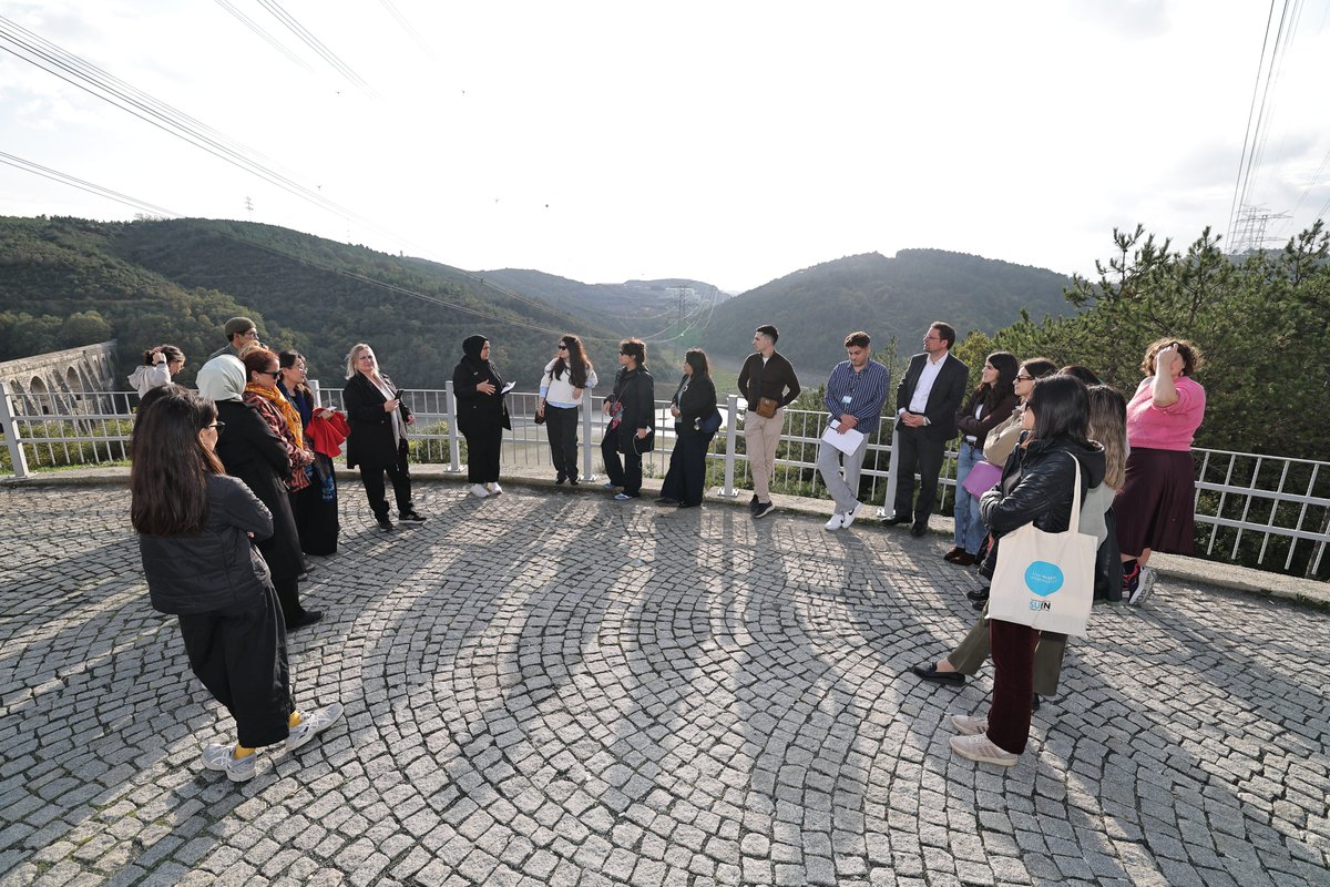 💦Orta Asya’dan gelen kadın su ve enerji uzmanları, su diplomasisi kapasitelerini geliştirmek üzere İstanbul’daydı!

“Su ve Enerji Uzmanlarına Yönelik Müzakere Çalıştayı”nın son gününde, İstanbul’un modern su yönetimi ve köklü su mirası #İSKİ tarafından katılımcılarla paylaşıldı.