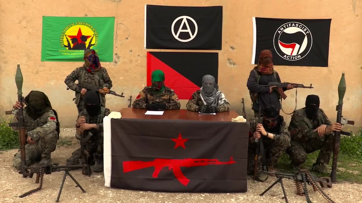 013120t's tweet photo. @lafotaki Et non perdu, c'est plutôt ça, des antifas qui se battent contre l'extrémisme religieux ⬇️ https://t.co/8XFZ059tBf