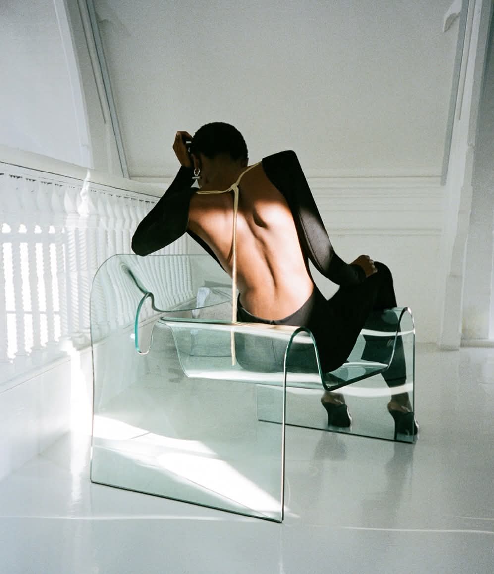 Monica_FdB's tweet image. ◾De transparencias #ArquitecturayModa

Sillón Ghost | 1️⃣9️⃣8️⃣7️⃣ | Cini Boeri
📷Sven Eul para Galvan London

#JuevesDeArquitectura #arquitectura #architecture #archilovers #design #diseño #galicia #pontevedra #fashionstyle