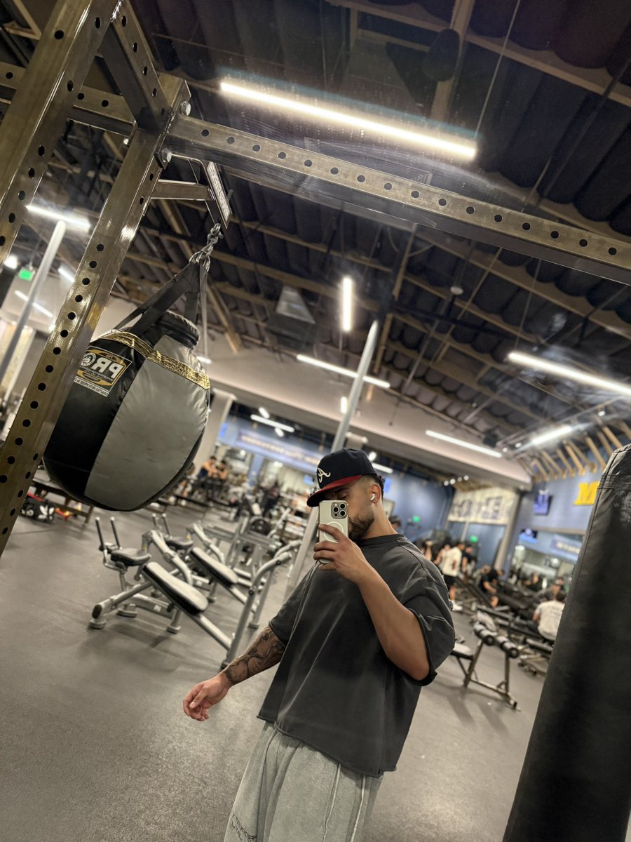 JoeyClesceri's tweet photo. can I drop these gym flicks here ? https://t.co/OftJ4I455c