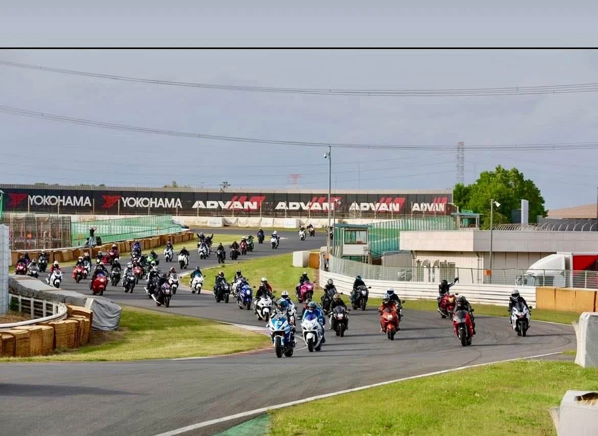 yukiokagayama's tweet photo. テイストof筑波、11月2日、決勝
鐵隼応援団、筑波サーキットのジムカーナ場へ。
応援観戦券をジムカーナ場で当日販売しています¥4,000
レース後、サーキットパレードラン付き。
車種に限らず、参加OK
#鐵隼 #隼 #ライドウィン #teamkagayama #gsx1300 #hayabusa #テイスト
#テツブサ @加賀山就臣 https://t.co/4cnsADoRET
