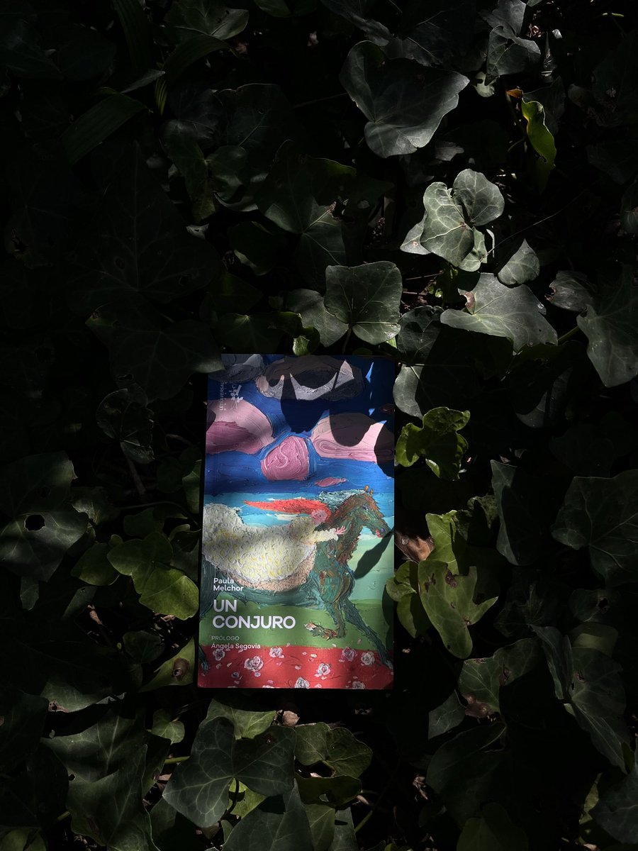 Un conjuro de <a href="/_paulamelchor/">Paula Melchor</a>. 
Ese es el tuit.
El libro que no puede faltar en las tote bags de este otoño.
¡Ya en librerías! ✨💖