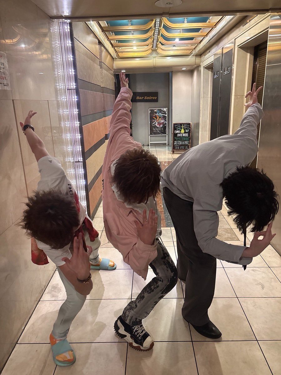 08011713449r's tweet photo. 🌺チームギャル男🌺
パリピモード全開🤘🏾😎🌟

#ハロウィン
#渋ハロ https://t.co/aOP7OXRjGw