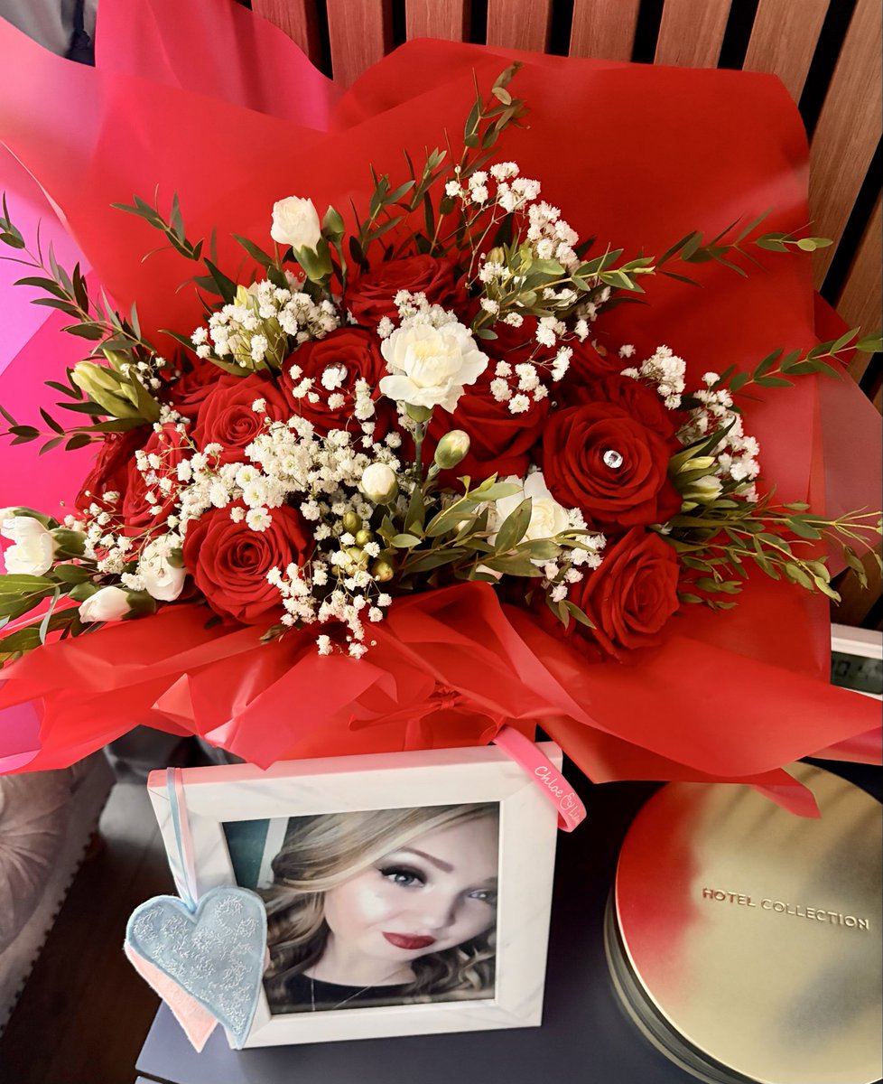 Thank you Caroline Curry for Chloe’s beautiful flowers from Liam on the Anniversary of the day they got together 🩷💙🌹
Thank you Stems Exclusive, beautiful flowers as always 🌹