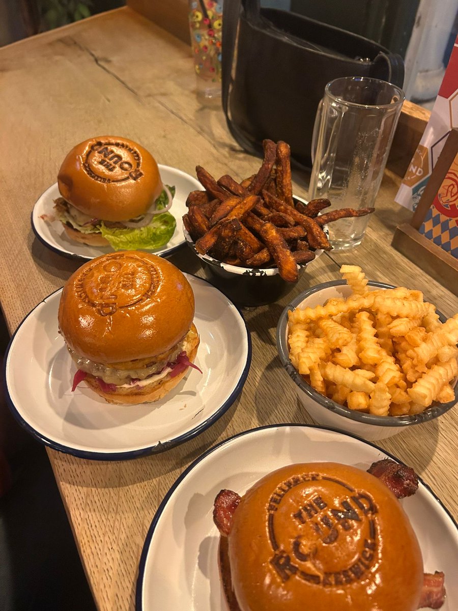 Lisa Hobson tweet media