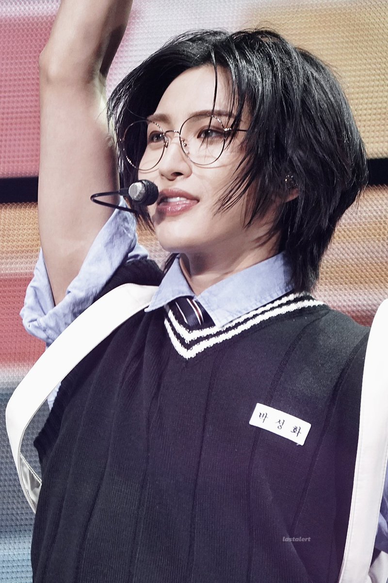 Genderless Seonghwa tweet media