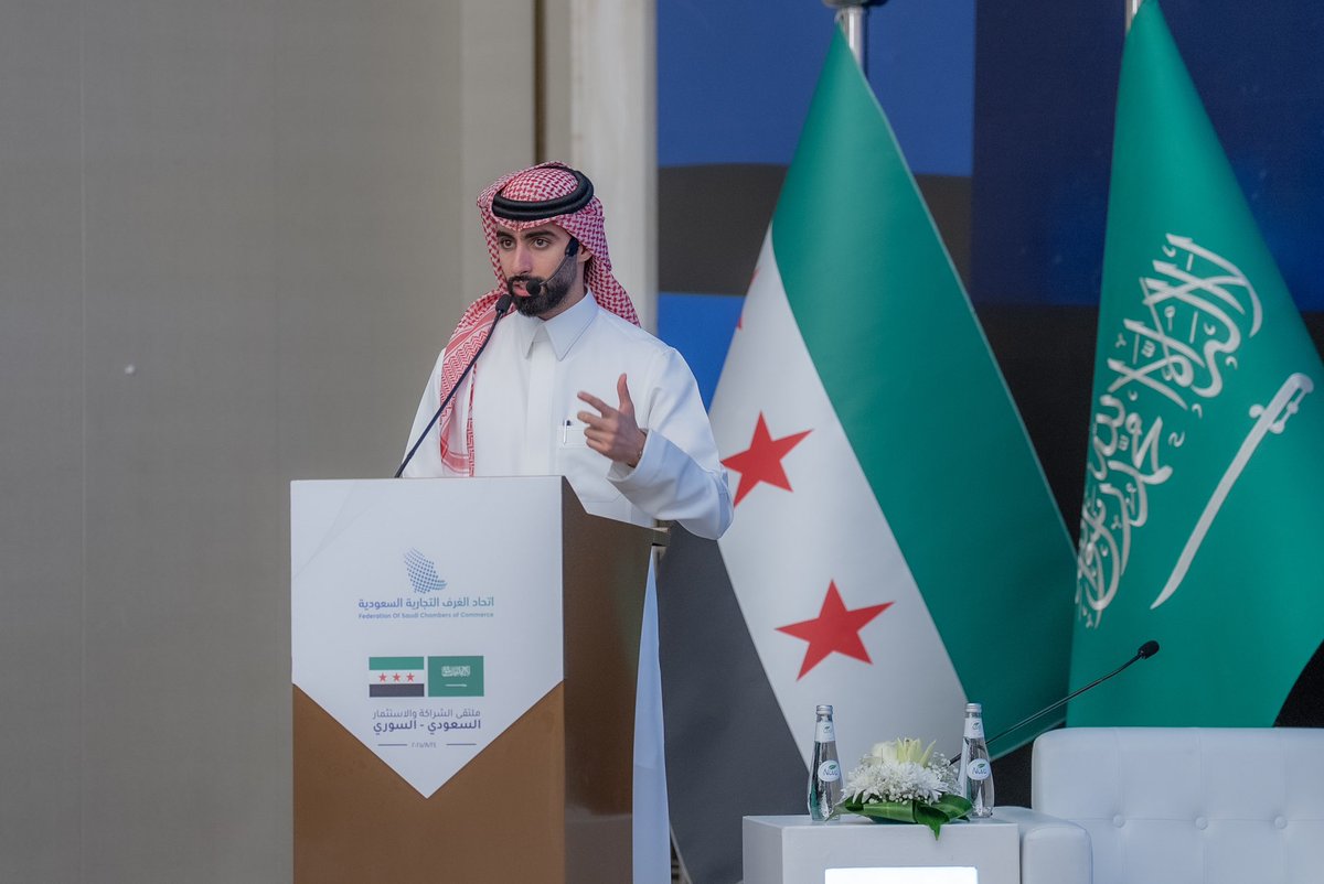 الرياض ودمشق تتحدثانِ بلغةِ الاستثمار لا بلغةِ الدمار!

تشرفتُ بتقديمِ ملتقى الشراكةِ والاستثمار السعودي السوري في العاصمةِ الرياض، حيثُ التقت الرؤى بعزمِ قيادتي البلدين، و توجيهاتِ سموِّ وليِّ العهد الأمين؛ لبناءِ شراكةٍ سعوديةٍ سورية قادرة على خلقِ مستقبلٍ أفضلٍ للإنسان