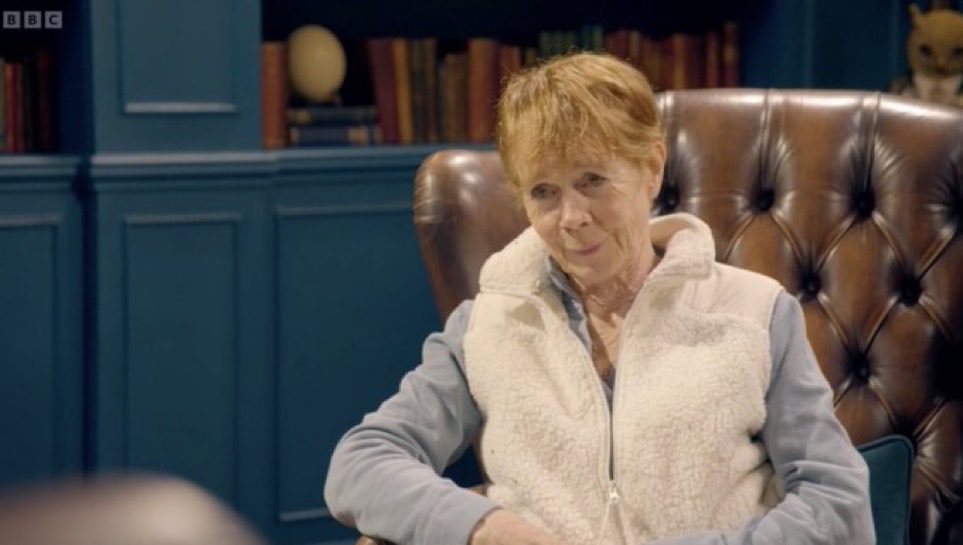 vitt2tsnoc's tweet photo. When your cool aunt finds out you’ve been smoking Marlboro Lights at 14 and you still deny it, even though you both know she’s not telling your mum. #CelebrityTraitors https://t.co/QO9r2cyCOr