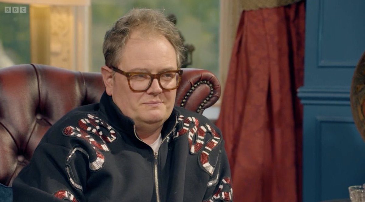 vitt2tsnoc's tweet photo. When your cool aunt finds out you’ve been smoking Marlboro Lights at 14 and you still deny it, even though you both know she’s not telling your mum. #CelebrityTraitors https://t.co/QO9r2cyCOr