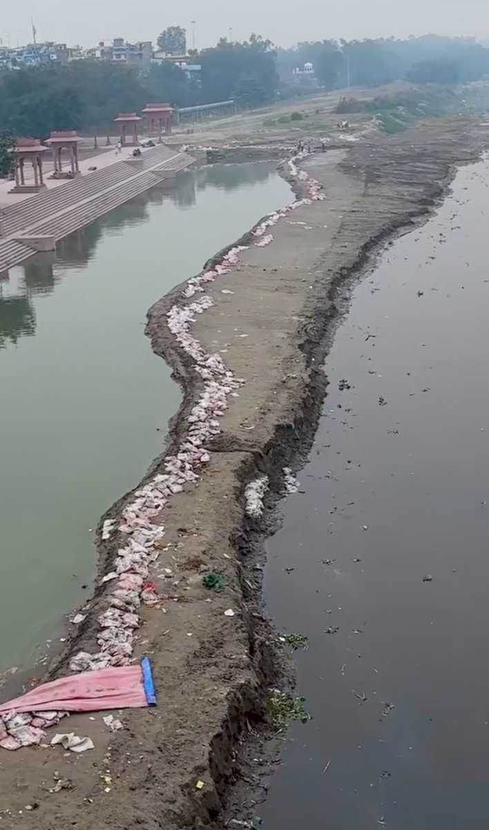 zoo_bear's tweet image. Yamuna after the drama by the BJP