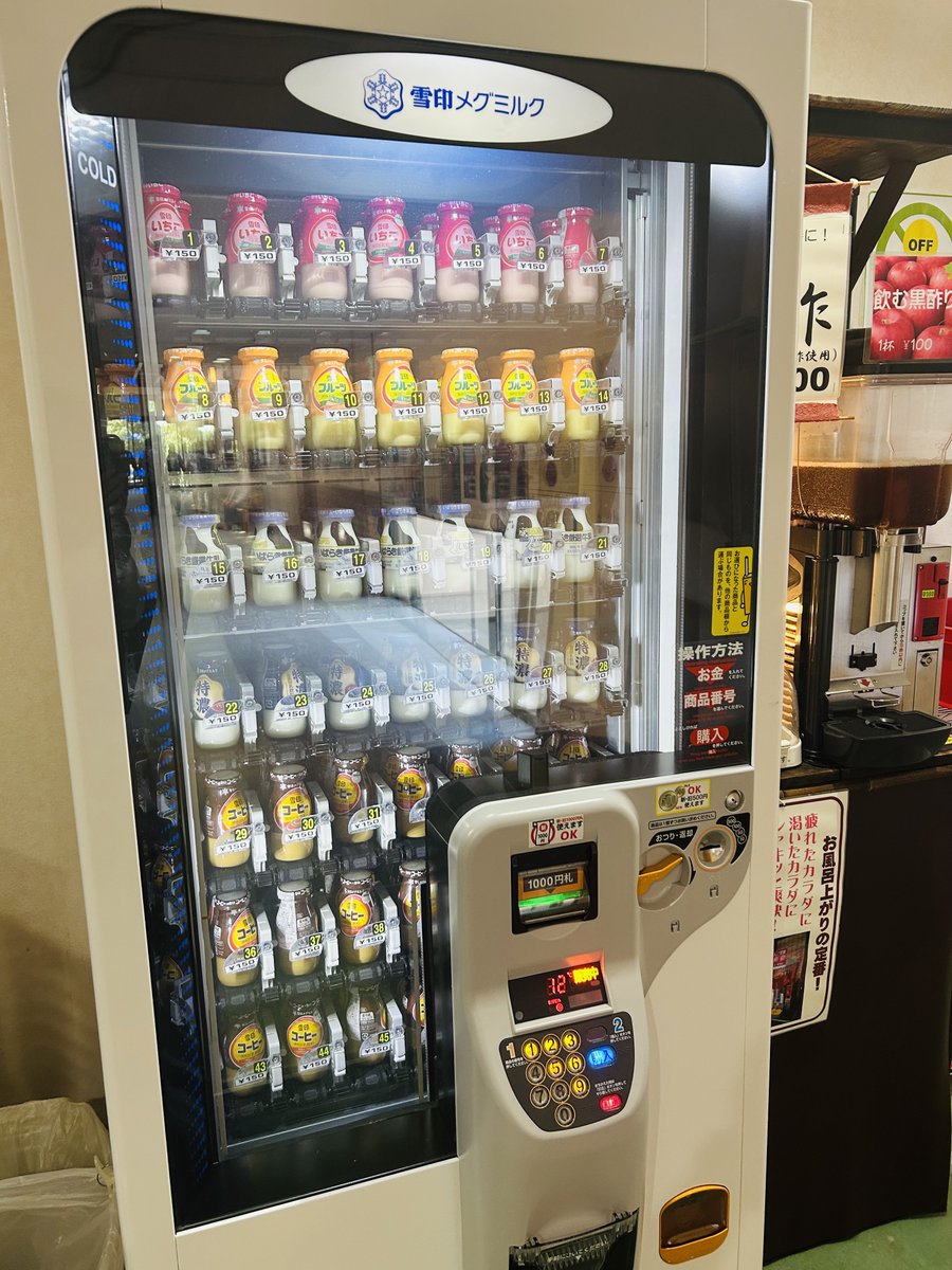 11月カレンダー》 休館日 4日(火) 野菜販売＆弁当販売 毎週土曜日